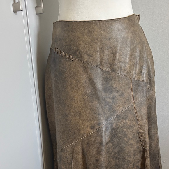 Danier Women's Distressed Brown Leather A-Line Skirt - Picture 2 of 13